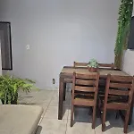 Apartamento Com Varanda Ampla, Garagem Rotativa, A Poucos Metro Da Praia
