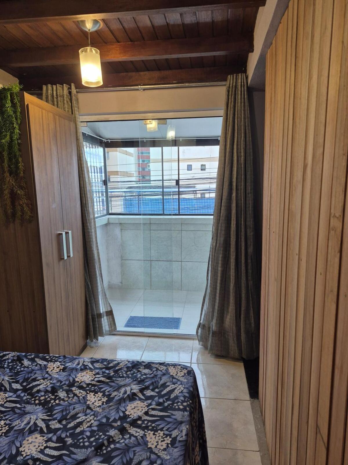 Com Varanda Ampla, Garagem Rotativa, A Poucos Metro Da Apartamento *